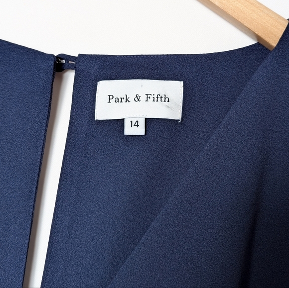 Elegant Black Evening Gown - Picture 13 of 13